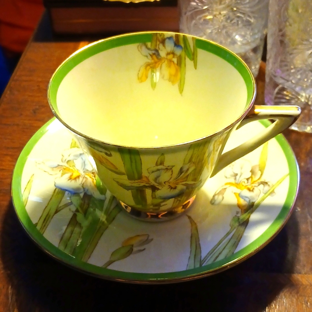 1940s IRIS, Royal Doulton cup & saucer